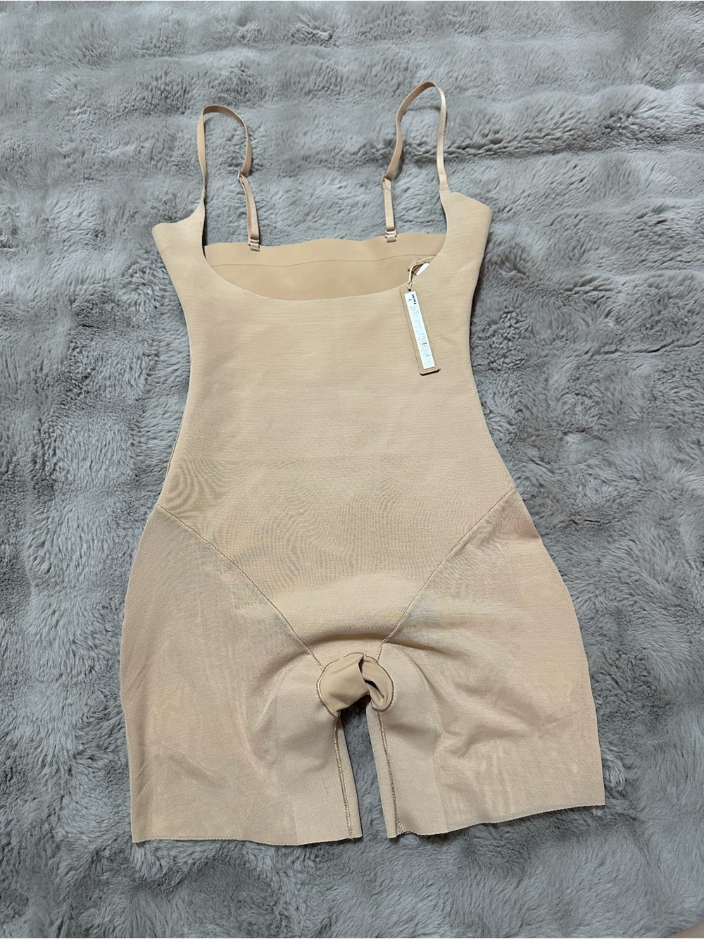 NWT SKIMS POWER MESH SHAPEWEAR OPEN BUST MID THIGH BODYSUIT Size M Clay